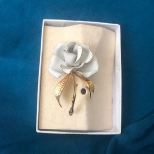 1960’s white rose pin